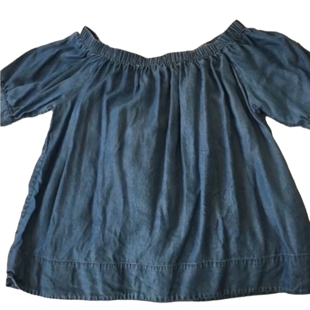 KATE SPADE BLUE CHAMBRAY OFF THE SHOULDER TOP M